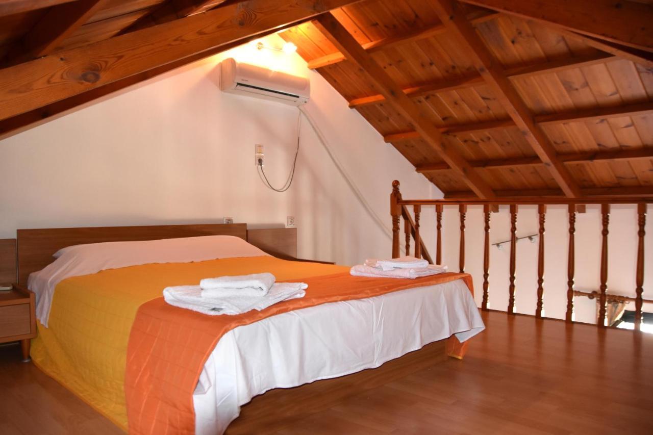 Irides Apartments Megalochori  Dış mekan fotoğraf