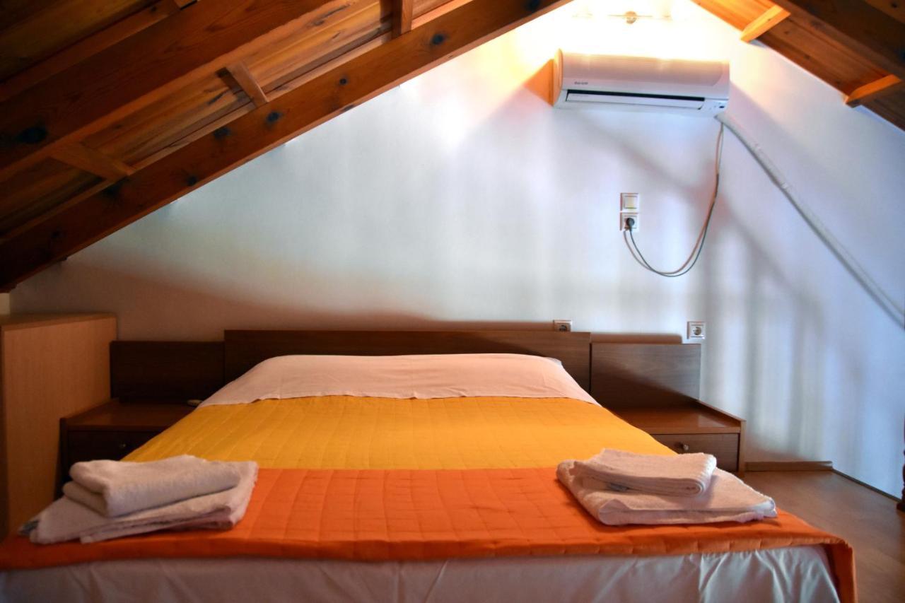 Irides Apartments Megalochori  Dış mekan fotoğraf